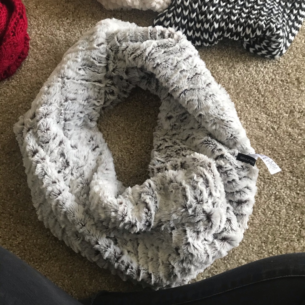 Scarf bundle - Picture 2 of 7